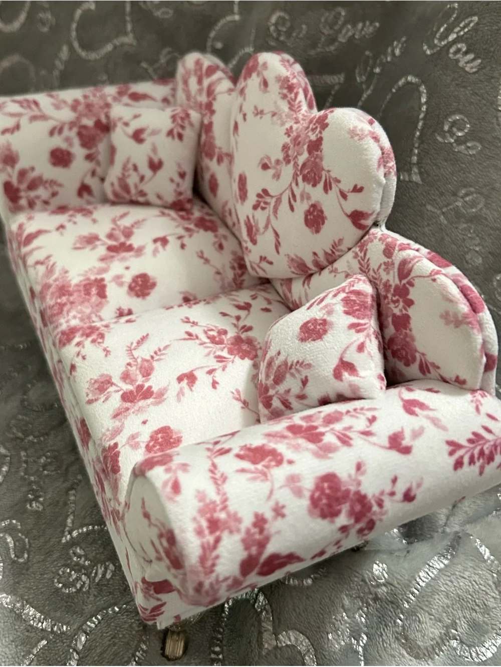 NWT Hilabee, Plush Heart-Pink & White Floral Loveseat Sofa Jewelry Box w/Mirror